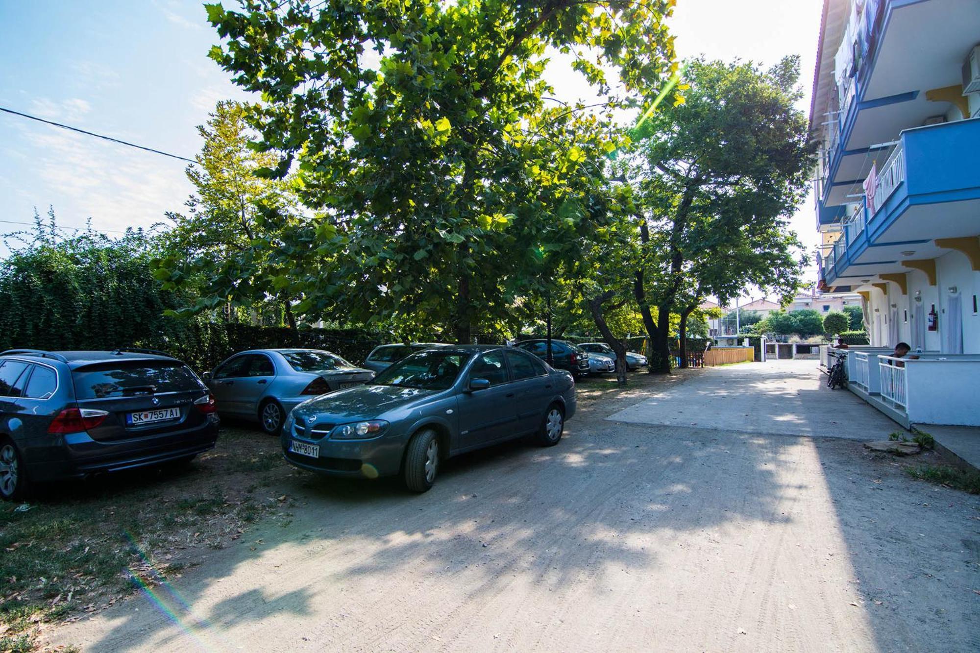 Armiriki Rooms Vrasná Esterno foto