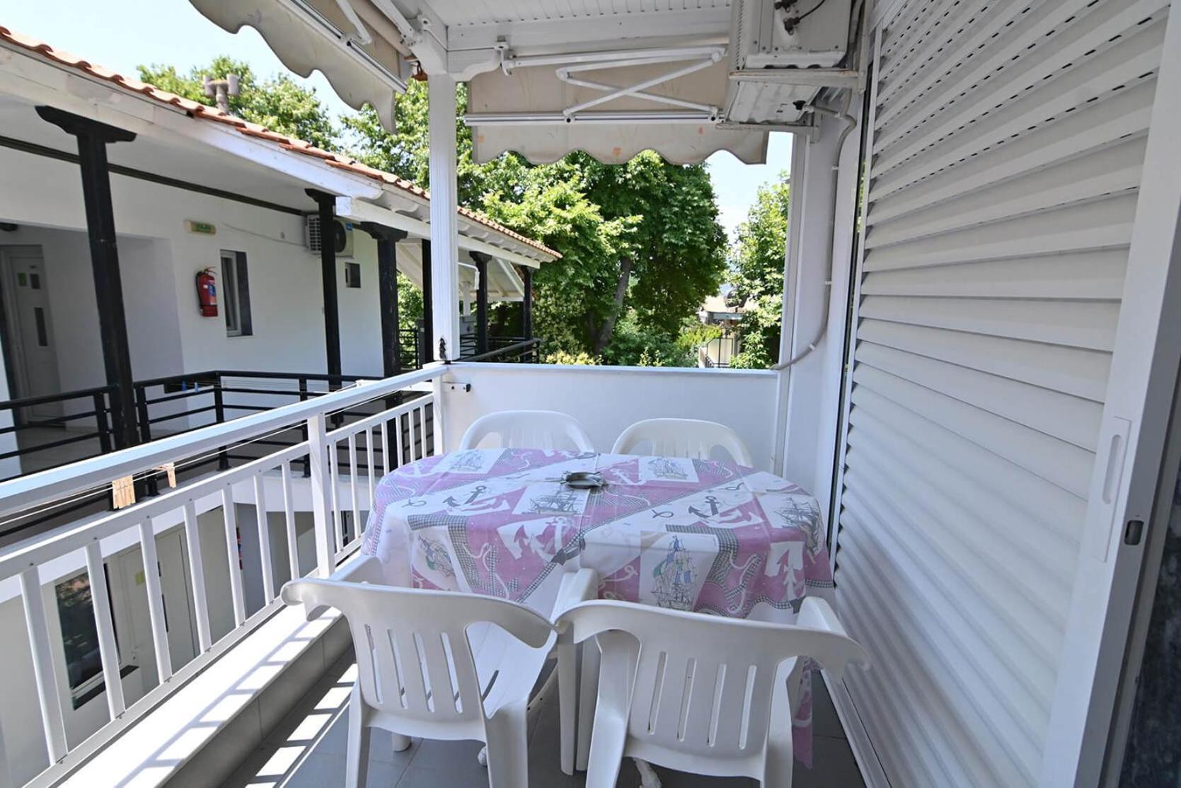 Armiriki Rooms Vrasná Esterno foto
