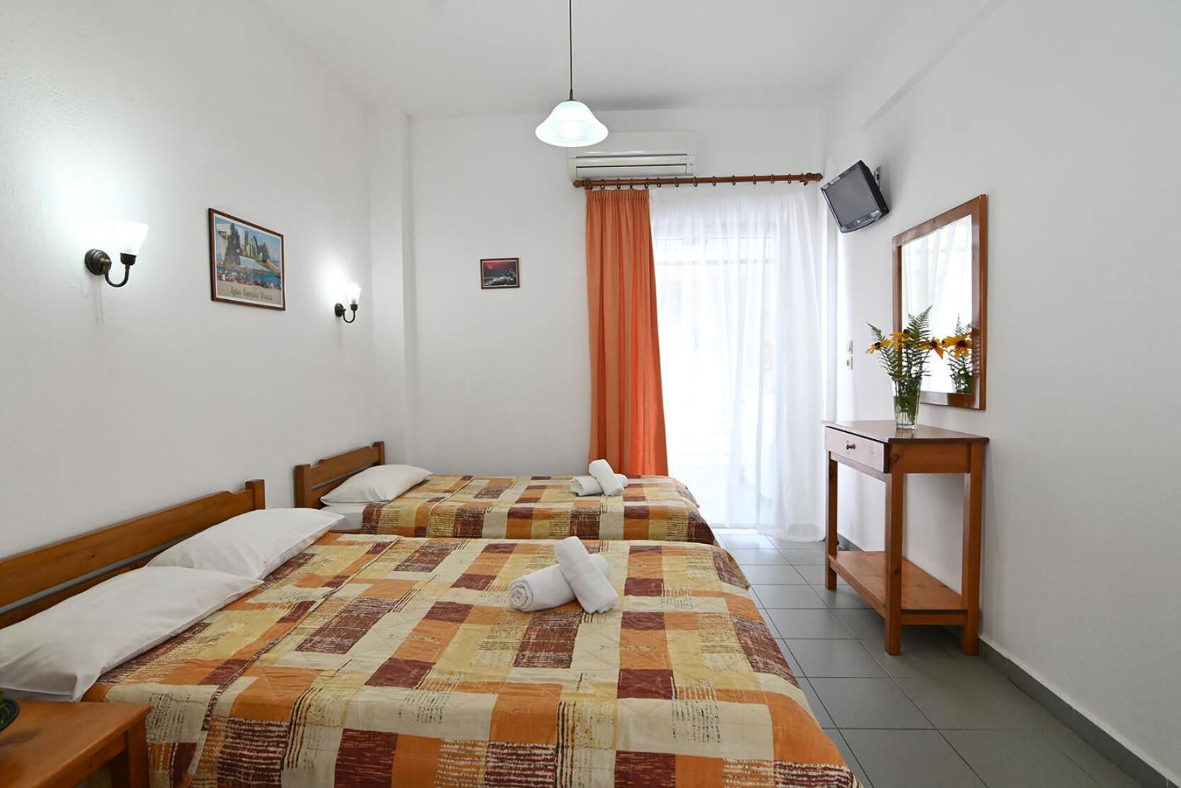 Armiriki Rooms Vrasná Esterno foto