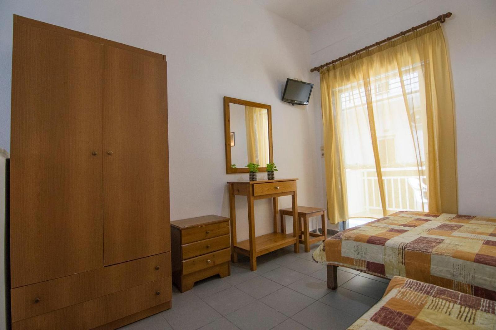 Armiriki Rooms Vrasná Esterno foto